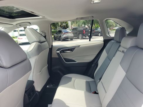 Used 2021 Toyota RAV4 XLE Premium FWD image 12