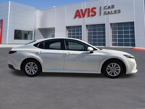 Used 2025 Toyota Camry LE FWD image 5