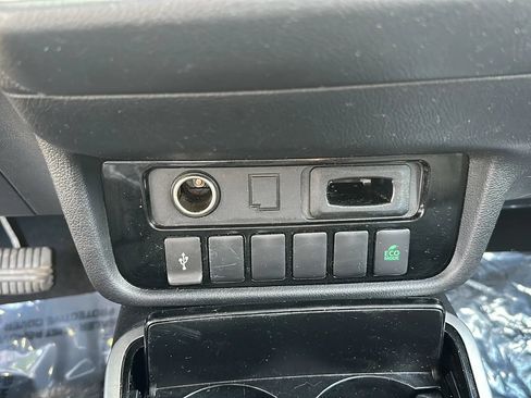 Used 2020 Mitsubishi Outlander SE FWD image 39