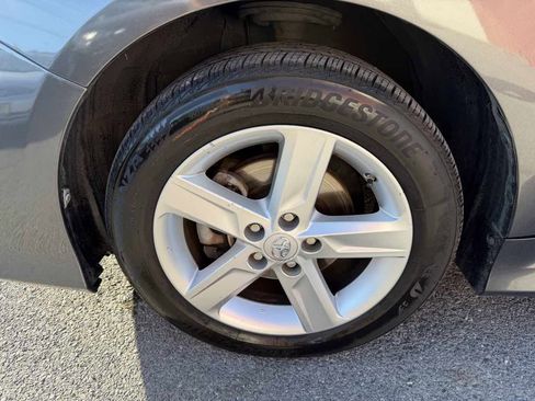 Used 2014 Toyota Camry SE w/ Moonroof Package FWD image 24
