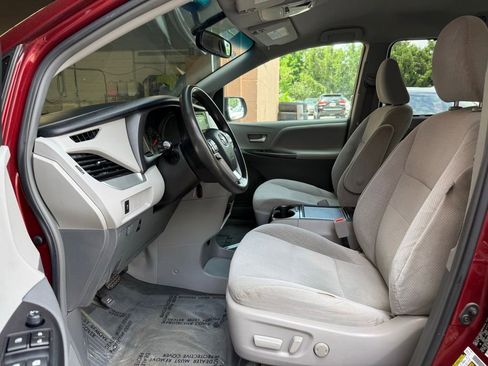 Used 2017 Toyota Sienna LE FWD image 9