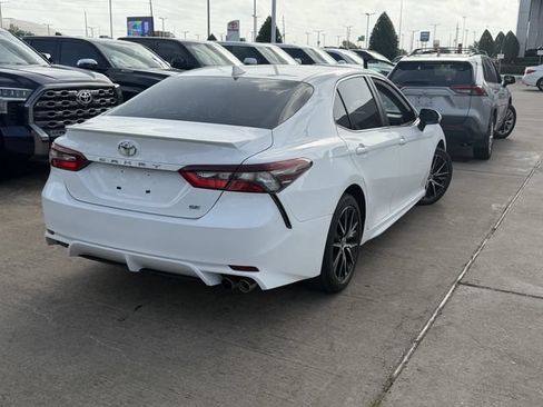 Used 2022 Toyota Camry SE w/ Convenience Package FWD image 5