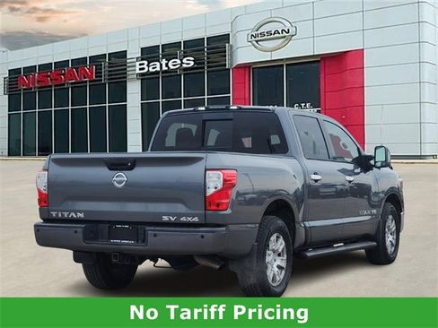Used 2018 Nissan Titan SV w/ SV Convenience Package image 4