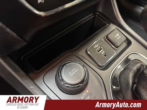 Used 2019 Jeep Cherokee Limited image 21