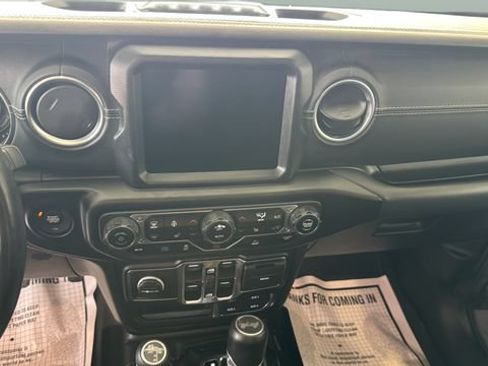 Used 2021 Jeep Wrangler Unlimited Sahara w/ Cold Weather Group AWD/4WD image 10