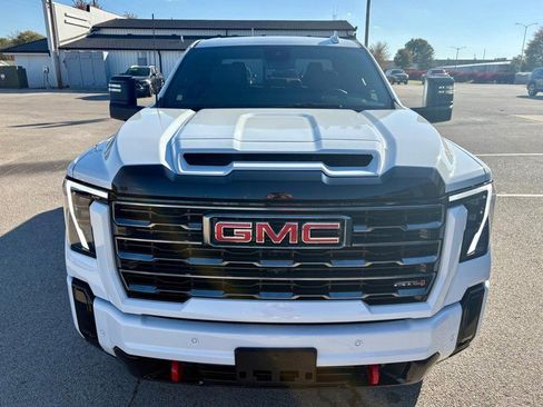 Used 2025 GMC Sierra 2500 AT4 image 2