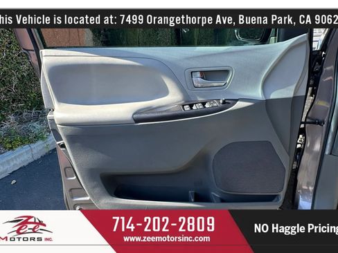 Used 2015 Toyota Sienna LE FWD image 44