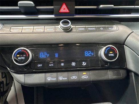 Used 2024 Hyundai Elantra SEL image 14
