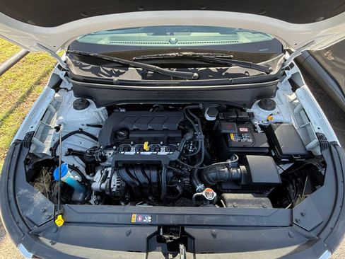 Used 2025 Hyundai Venue SEL FWD image 32