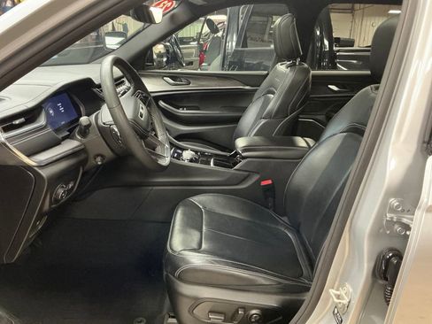 Used 2023 Jeep Grand Cherokee Overland AWD/4WD image 14
