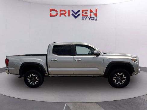 Used 2017 Toyota Tacoma TRD Off-Road w/ Tow Package (A/T) AWD/4WD image 3