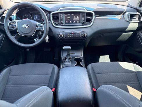 Used 2020 Kia Sorento LX FWD image 13