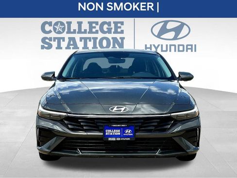 Used 2024 Hyundai Elantra SEL w/ Convenience Package FWD image 4