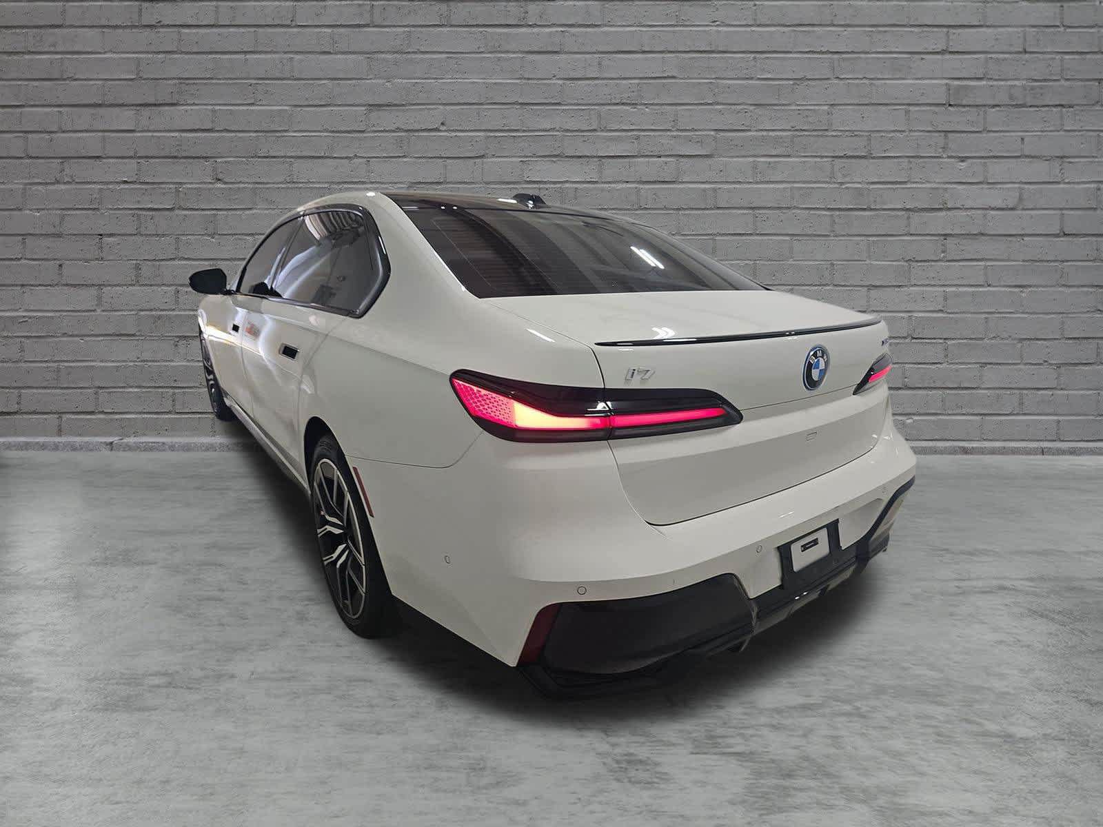 Used 2024 BMW i7 xDrive60 AWD/4WD image 7