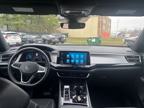 Used 2025 Volkswagen Atlas Cross Sport SE image 31