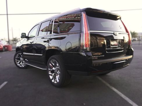 Used 2019 Cadillac Escalade Premium Luxury image 4
