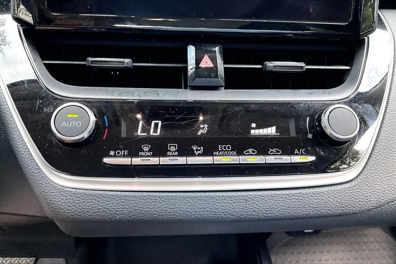 Used 2025 Toyota Corolla LE FWD image 25