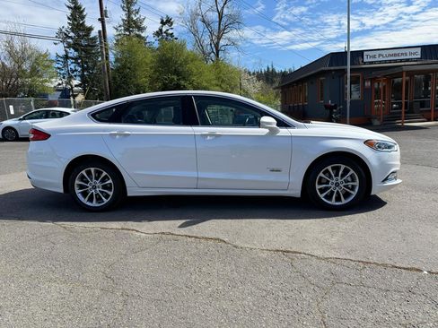 Used 2017 Ford Fusion Energi SE image 7