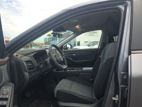 Used 2023 Nissan Rogue SV AWD/4WD image 19
