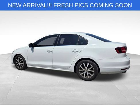 Used 2017 Volkswagen Jetta SE FWD image 4