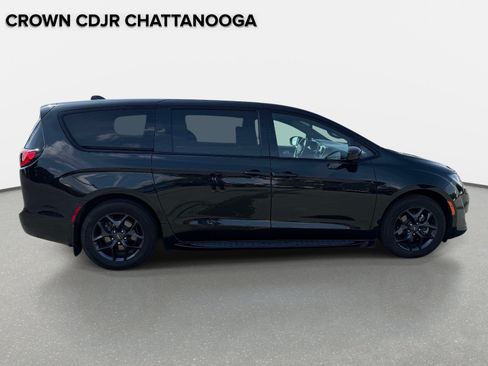 Used 2020 Chrysler Pacifica Touring w/ Advanced Safetytec Group FWD image 6