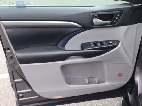 Used 2019 Toyota Highlander Limited Platinum image 41