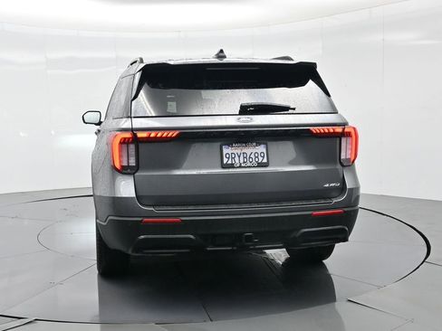 Used 2025 Ford Explorer ST-Line w/ ST-Line Street Pack image 8