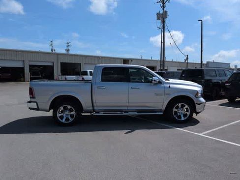 Used 2017 RAM 1500 Laramie AWD/4WD image 9