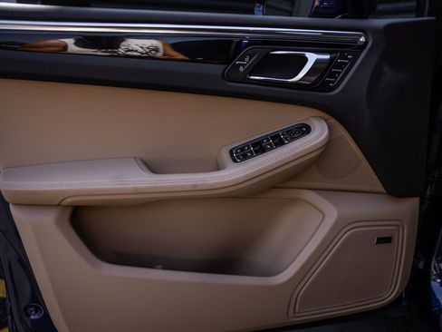 Certified 2026 Porsche Macan AWD/4WD image 19