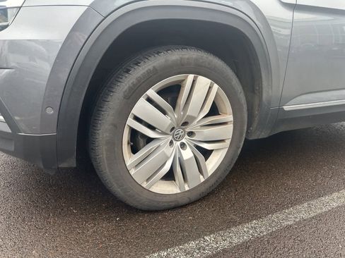 Used 2019 Volkswagen Atlas SEL Premium image 2