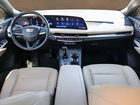 Used 2024 Cadillac XT4 Luxury w/ LPO, Floor Liner Package FWD image 25