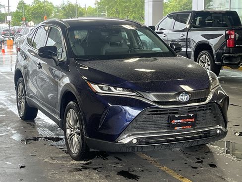 Used 2023 Toyota Venza XLE AWD/4WD image 3