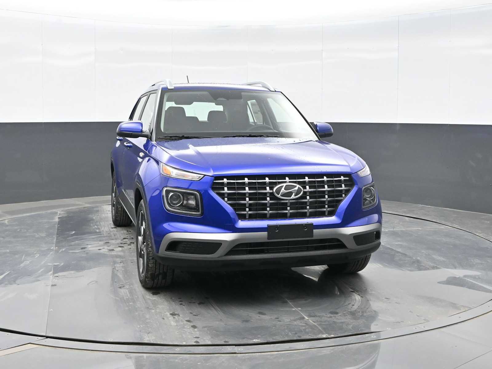 Used 2026 Hyundai Venue SEL FWD image 2