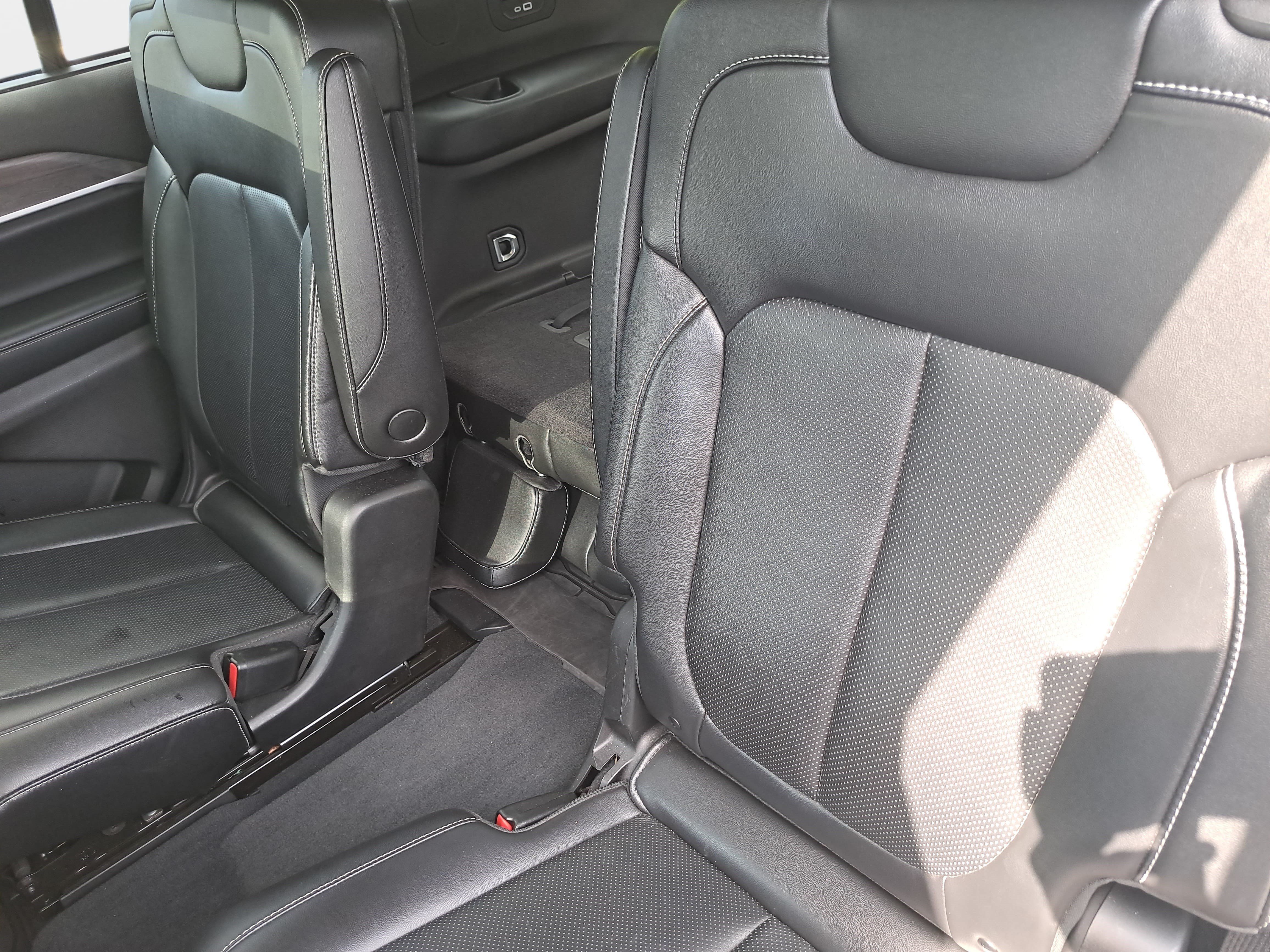 Used 2023 Jeep Grand Cherokee L Limited w/ Luxury Tech Group II AWD/4WD image 16