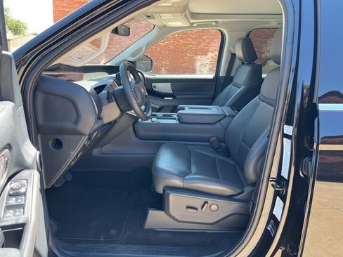Used 2025 Ford Expedition Active AWD/4WD image 9