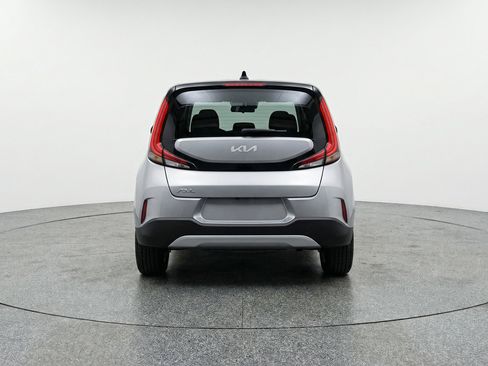 Used 2025 Kia Soul LX w/ LX Technology Package FWD image 7