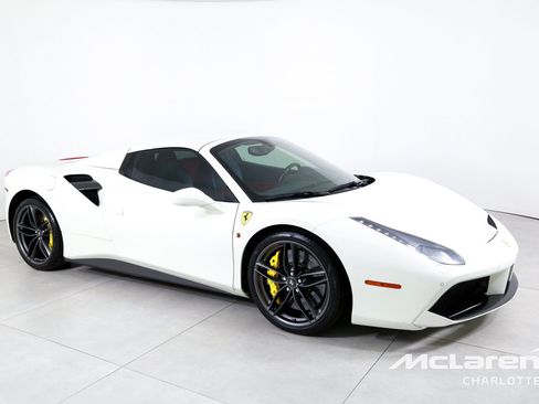 Used 2018 Ferrari 488 Spider RWD image 3