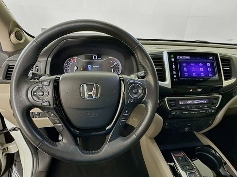 Used 2016 Honda Pilot Touring image 11