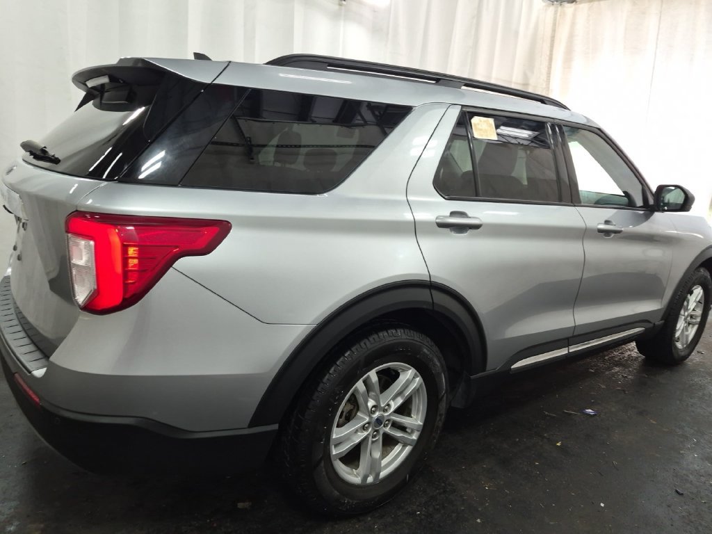 Used 2023 Ford Explorer XLT w/ Equipment Group 202A RWD image 3