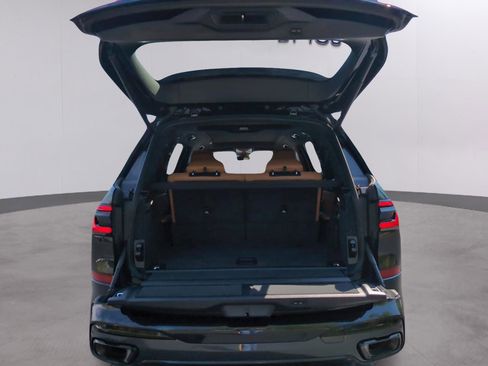 Used 2025 BMW X7 xDrive40i w/ Executive Package image 9