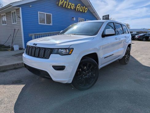 Used 2019 Jeep Grand Cherokee Altitude image 1