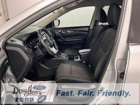 Used 2017 Nissan Rogue SV w/ SV Premium Package image 27