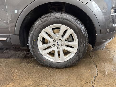 Used 2018 Ford Explorer XLT w/ Equipment Group 202A AWD/4WD image 30