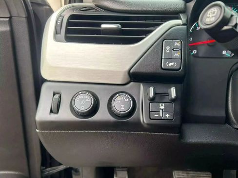 Used 2018 GMC Yukon XL SLT image 13