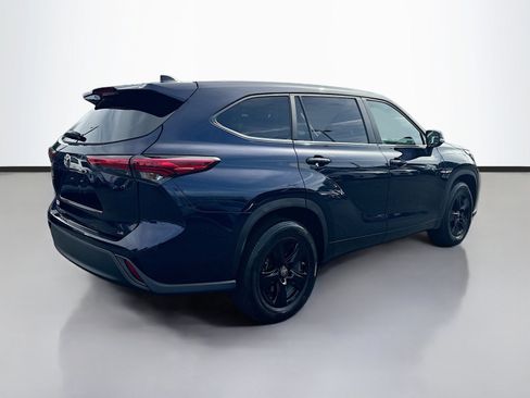 Used 2023 Toyota Highlander LE FWD image 7