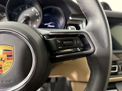 Certified 2023 Porsche Macan image 39