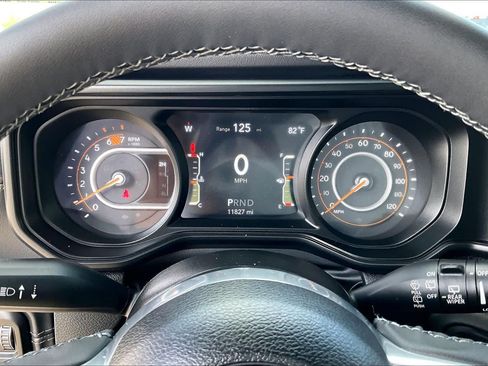 Used 2025 Jeep Wrangler Unlimited Sahara AWD/4WD image 22