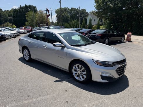 Used 2020 Chevrolet Malibu LT FWD image 2