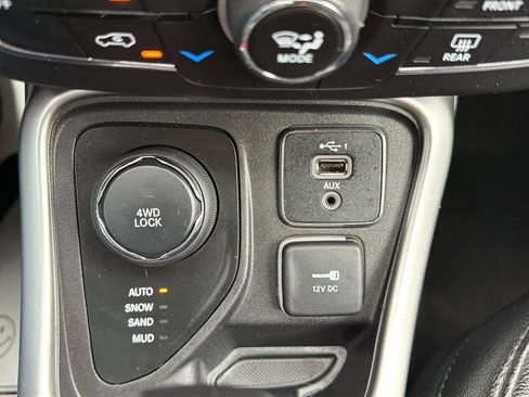 Used 2019 Jeep Compass Latitude AWD/4WD image 20