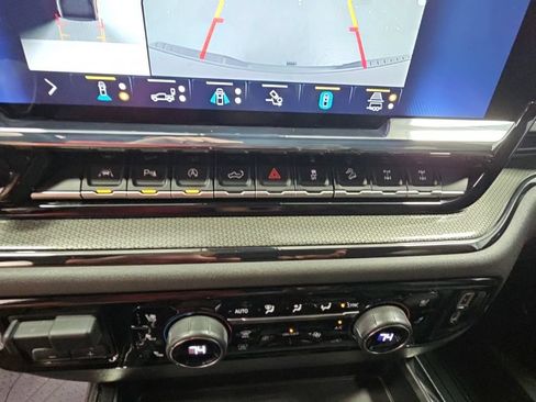 Used 2022 Chevrolet Silverado 1500 ZR2 w/ Technology Package AWD/4WD image 20